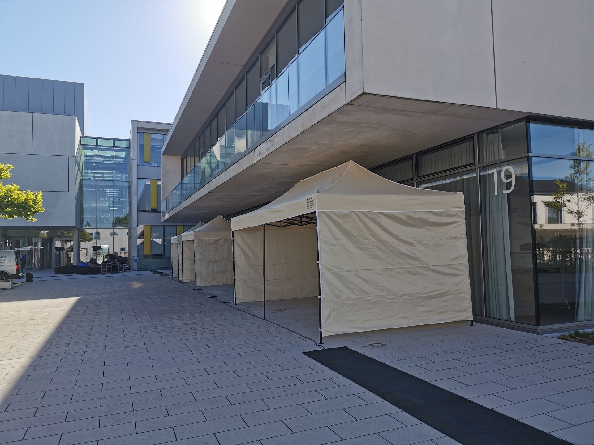 Faltpavillons, Partyzelte, Sonnenschirme, stabile Faltpavillons